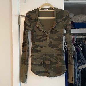 Splendid camo button up t-shirt long sleeve
